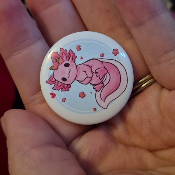Axolotl button Pin - Picture 4 of 4